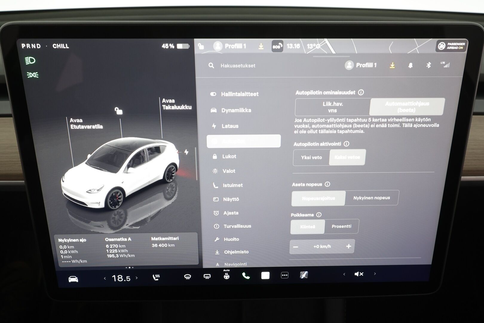 Tesla Model Y 2024 Performance * Koukku / Lasikatto / ILP / ACC / Matrix-LED / Muistipenkki / P.kamera / Premium Audio * - Lippasarja / Suomi-auto / Kahdet renkaat aluvanteilla 