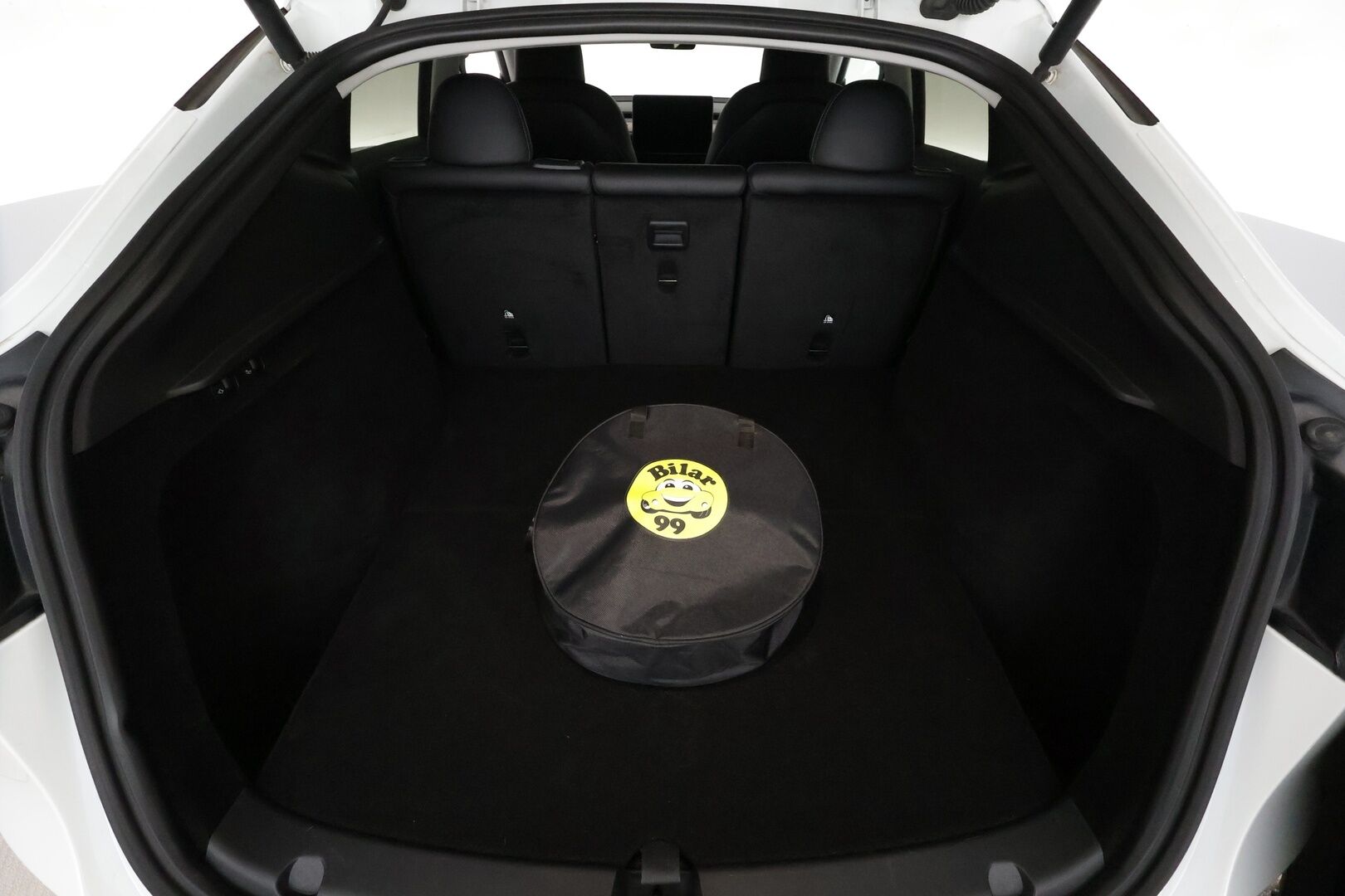 Tesla Model Y 2024 Performance - 3,99 % KORKOTARJOUS TÄHÄN AUTOON - 1OM Suomiauto / Matrix LED / Lämpöpumppu / Premium Audio / Lasikatto / Ratinlämmitys / Akku kuntotarkastettu!