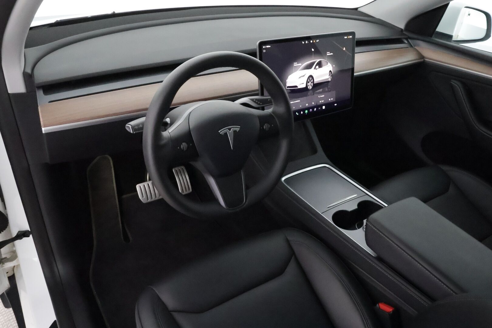 Tesla Model Y 2024 Performance - 3,99 % KORKOTARJOUS TÄHÄN AUTOON - 1OM Suomiauto / Matrix LED / Lämpöpumppu / Premium Audio / Lasikatto / Ratinlämmitys / Akku kuntotarkastettu!