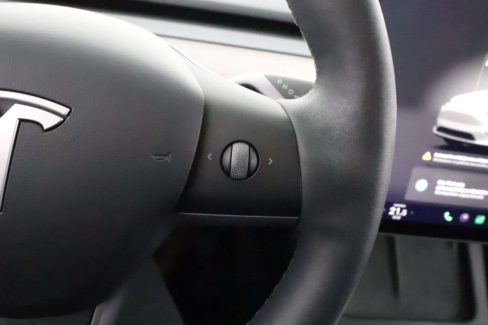 Tesla Model Y 2024 RWD - | ACC | ILP | Koukku | Ryzen | Matrix-LED | Premium Audio | Lasikatto | Sähkönahat | Muistipenkki | P.kamera | 2x renkaat aluin | 1-om suomiauto | 