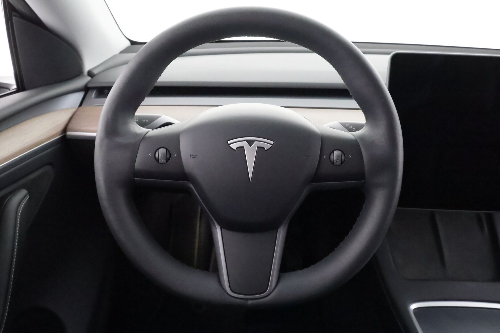 Tesla Model Y 2024 RWD - | ACC | ILP | Koukku | Ryzen | Matrix-LED | Premium Audio | Lasikatto | Sähkönahat | Muistipenkki | P.kamera | 2x renkaat aluin | 1-om suomiauto | 