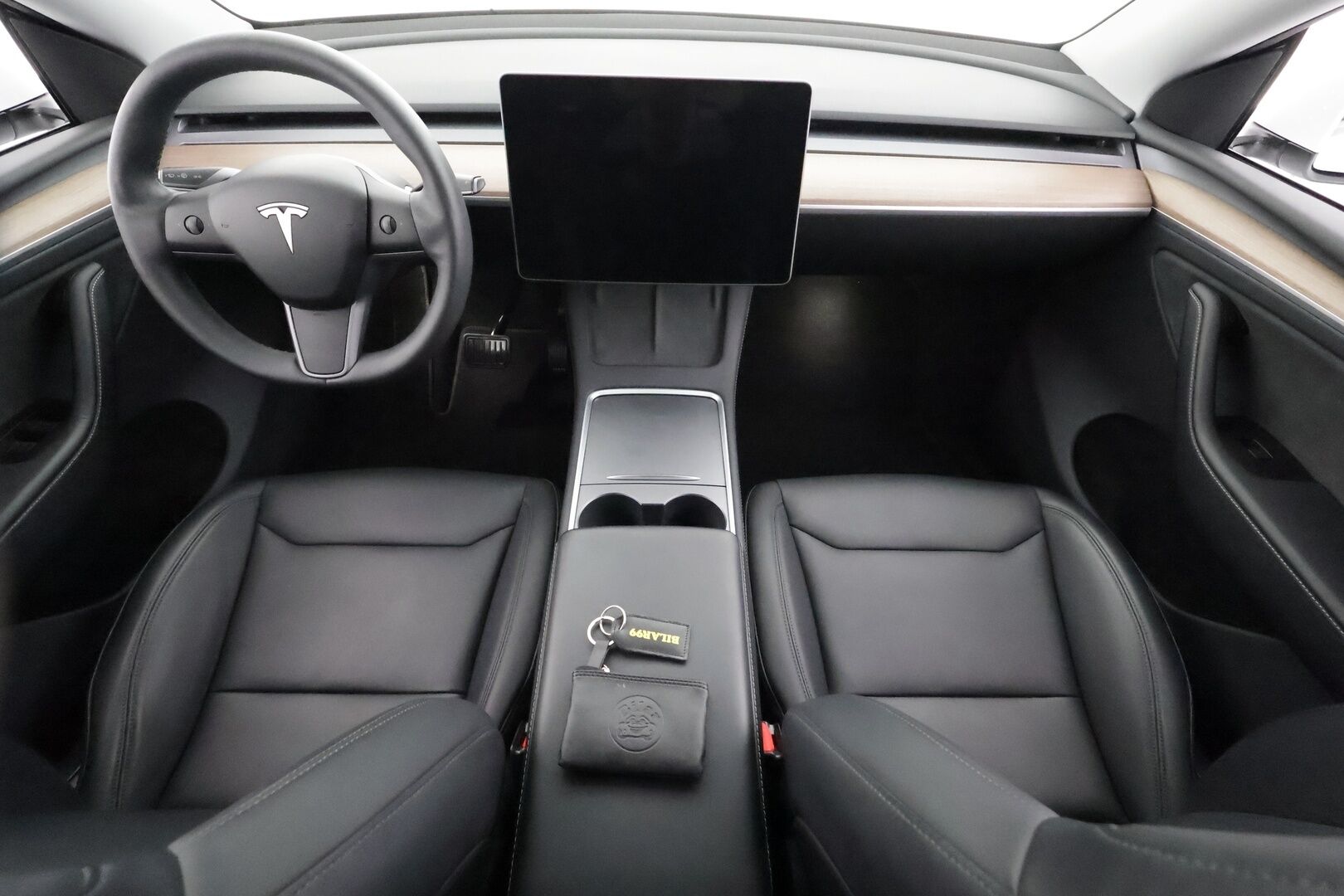 Tesla Model Y 2024 RWD - | ACC | ILP | Koukku | Ryzen | Matrix-LED | Premium Audio | Lasikatto | Sähkönahat | Muistipenkki | P.kamera | 2x renkaat aluin | 1-om suomiauto | 