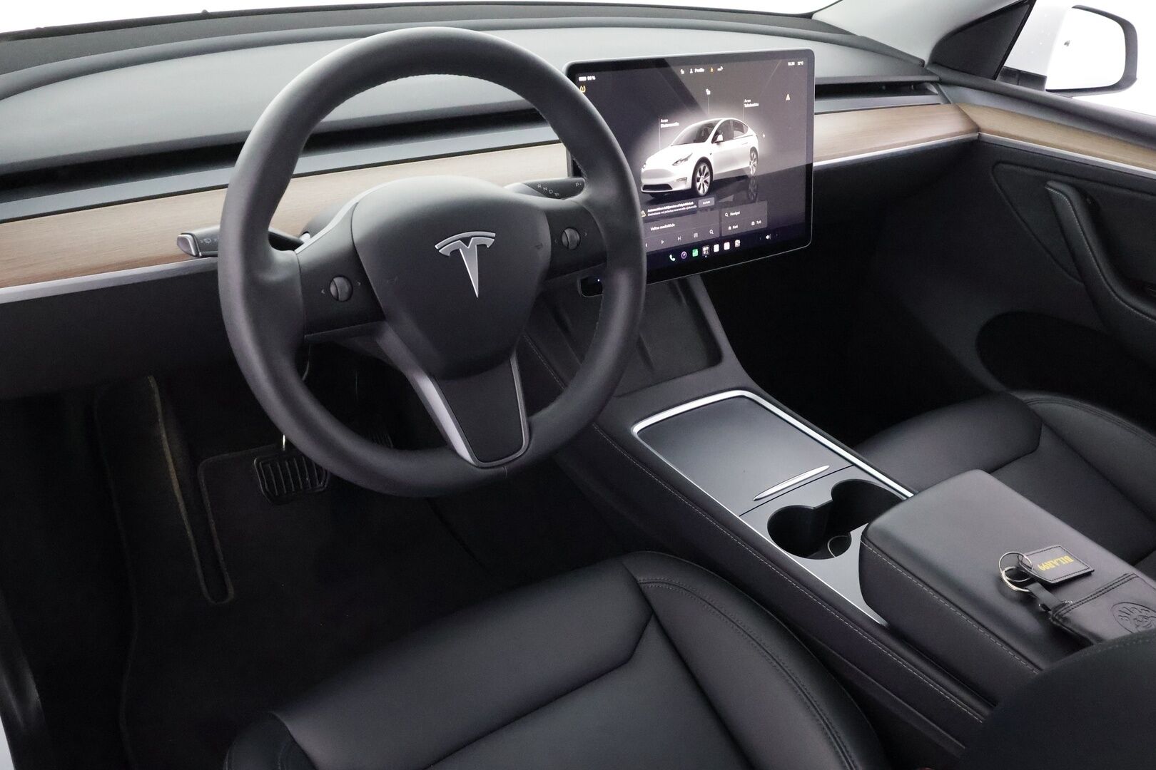 Tesla Model Y 2024 RWD - | ACC | ILP | Koukku | Ryzen | Matrix-LED | Premium Audio | Lasikatto | Sähkönahat | Muistipenkki | P.kamera | 2x renkaat aluin | 1-om suomiauto | 
