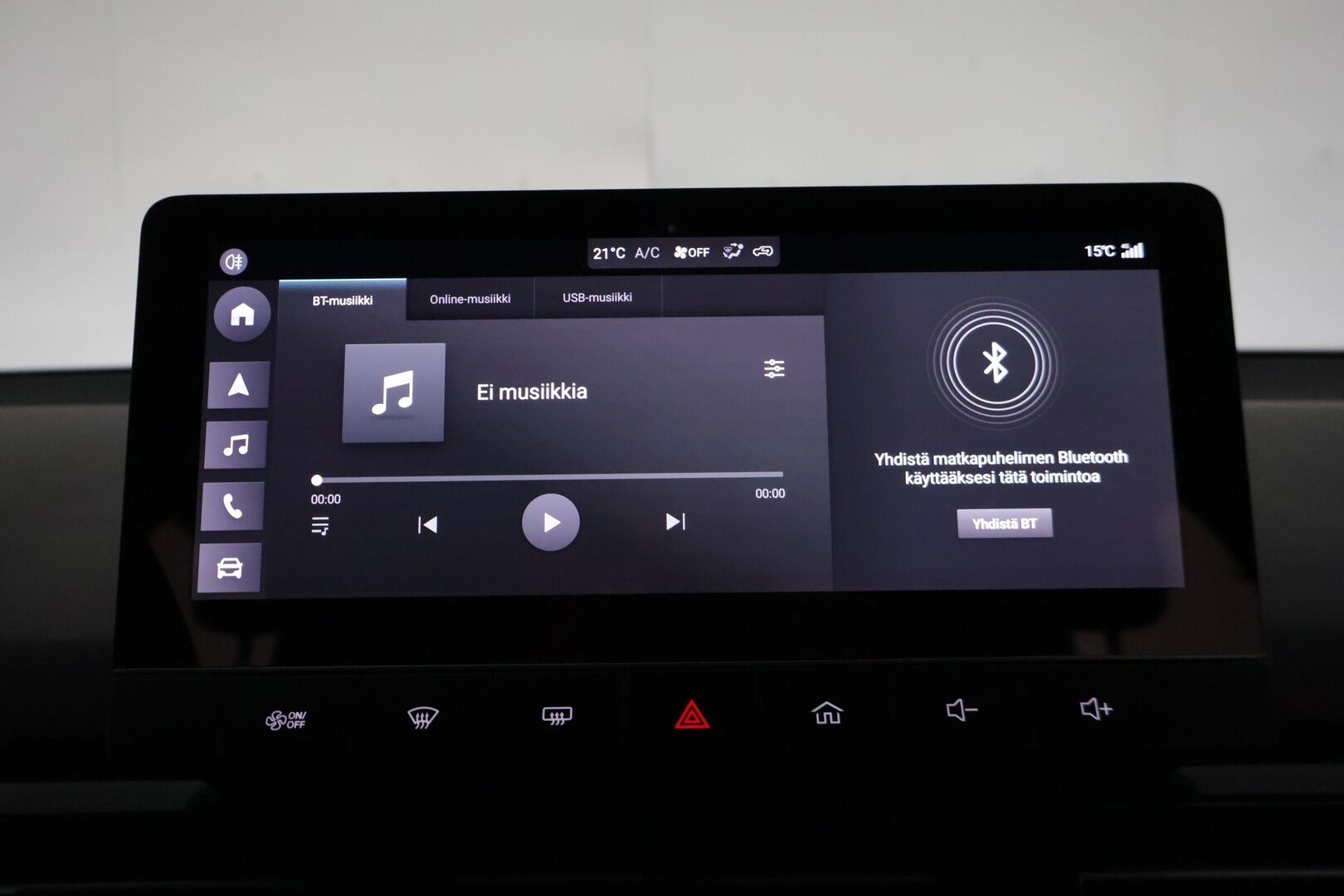 MG MG4 2023 Luxury *Koukku / Adapt. vakkari / 360-Kamera / BLIS / Puolinahat / Navi / KeyLessGo / Digimittaristo / ILP* - *Kahdet renkaat vanteineen / Pienet kilometrit / Edullista ajoa*