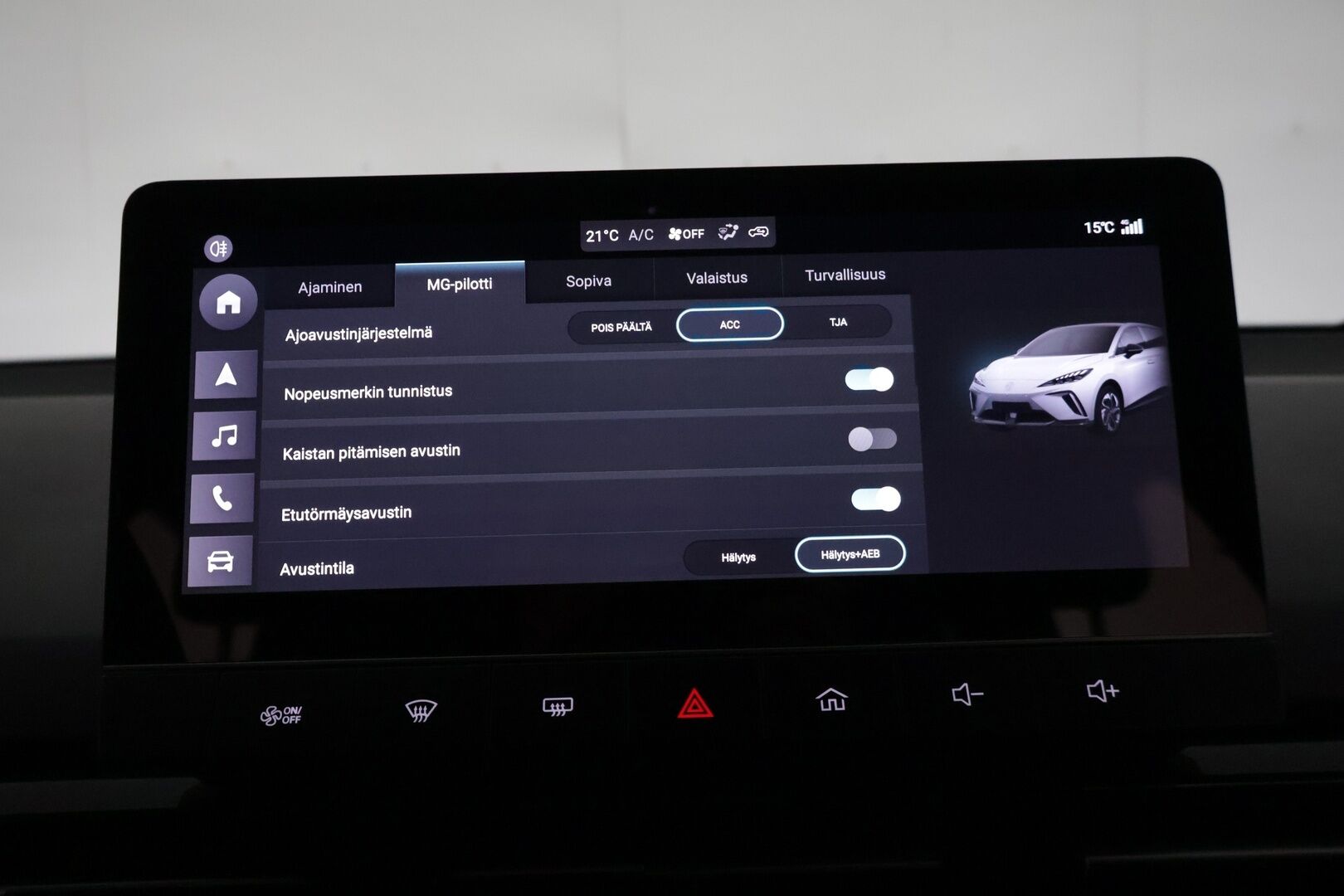 MG MG4 2023 Luxury *Koukku / Adapt. vakkari / 360-Kamera / BLIS / Puolinahat / Navi / KeyLessGo / Digimittaristo / ILP* - *Kahdet renkaat vanteineen / Pienet kilometrit / Edullista ajoa*