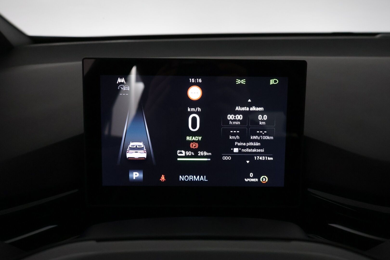 MG MG4 2023 Luxury *Koukku / Adapt. vakkari / 360-Kamera / BLIS / Puolinahat / Navi / KeyLessGo / Digimittaristo / ILP* - *Kahdet renkaat vanteineen / Pienet kilometrit / Edullista ajoa*