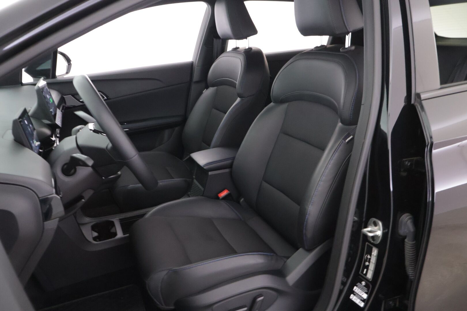 MG MG4 2023 Luxury *Koukku / Adapt. vakkari / 360-Kamera / BLIS / Puolinahat / Navi / KeyLessGo / Digimittaristo / ILP* - *Kahdet renkaat vanteineen / Pienet kilometrit / Edullista ajoa*