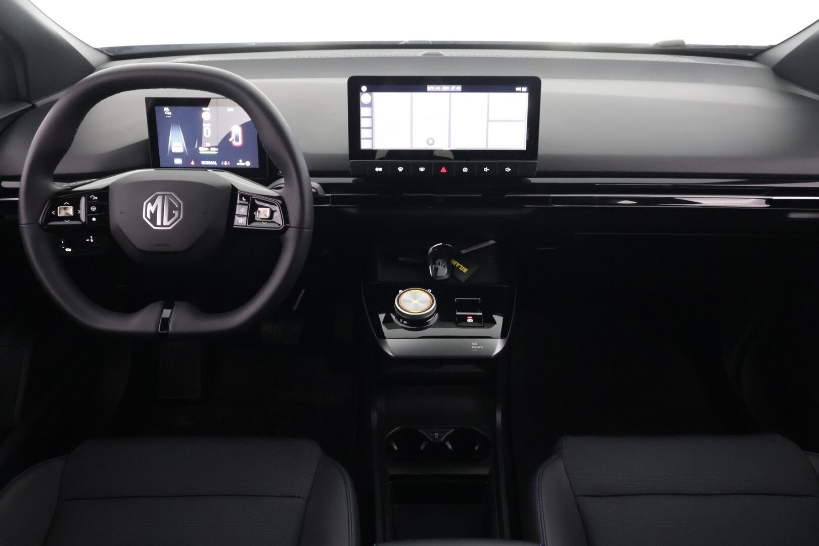 MG MG4 2023 Luxury *Koukku / Adapt. vakkari / 360-Kamera / BLIS / Puolinahat / Navi / KeyLessGo / Digimittaristo / ILP* - *Kahdet renkaat vanteineen / Pienet kilometrit / Edullista ajoa*