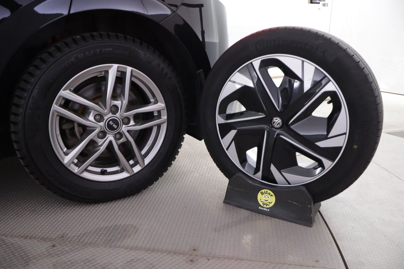 MG MG4 2023 Luxury *Koukku / Adapt. vakkari / 360-Kamera / BLIS / Puolinahat / Navi / KeyLessGo / Digimittaristo / ILP* - *Kahdet renkaat vanteineen / Pienet kilometrit / Edullista ajoa*