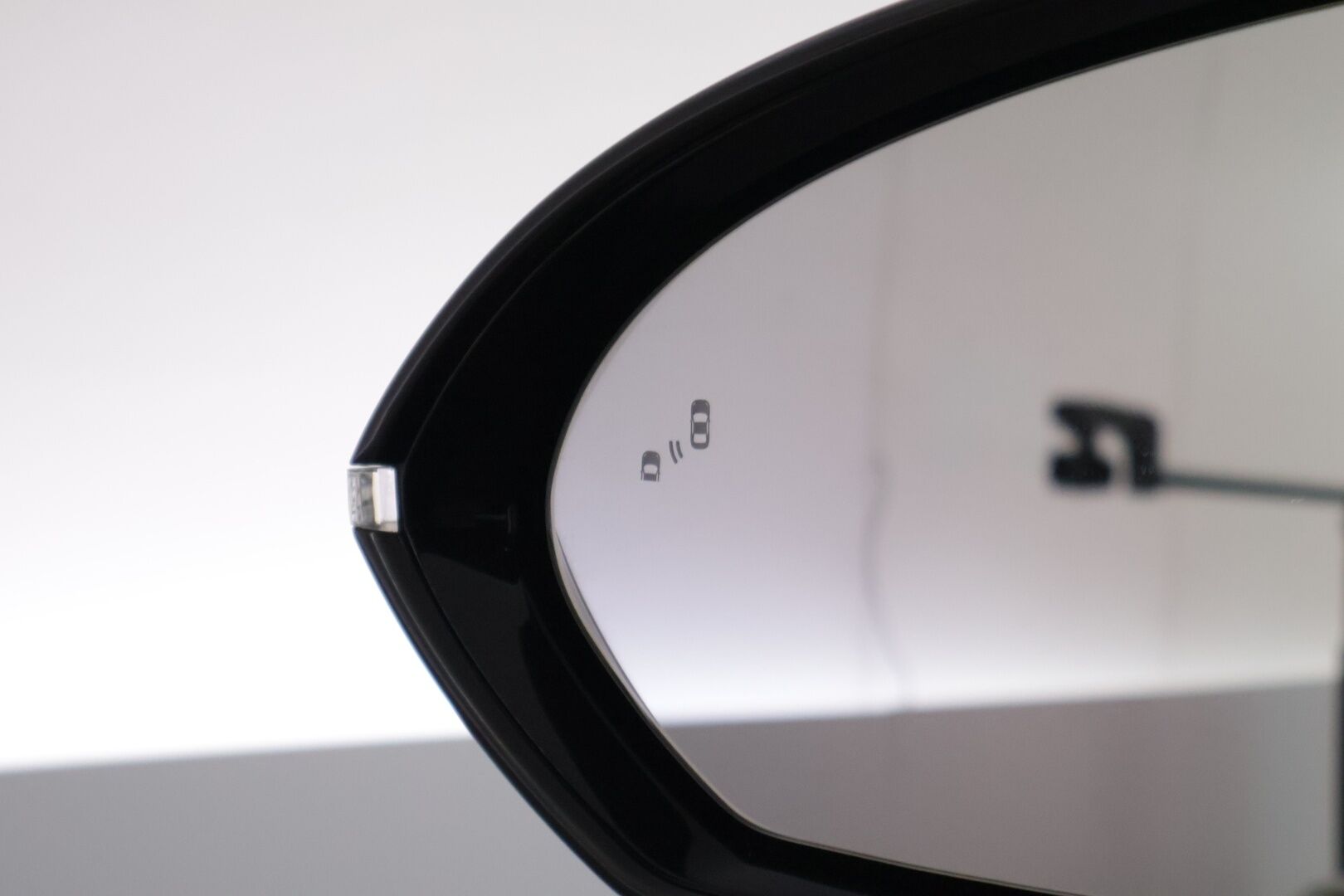 MG MG4 2023 Luxury *Koukku / Adapt. vakkari / 360-Kamera / BLIS / Puolinahat / Navi / KeyLessGo / Digimittaristo / ILP* - *Kahdet renkaat vanteineen / Pienet kilometrit / Edullista ajoa*