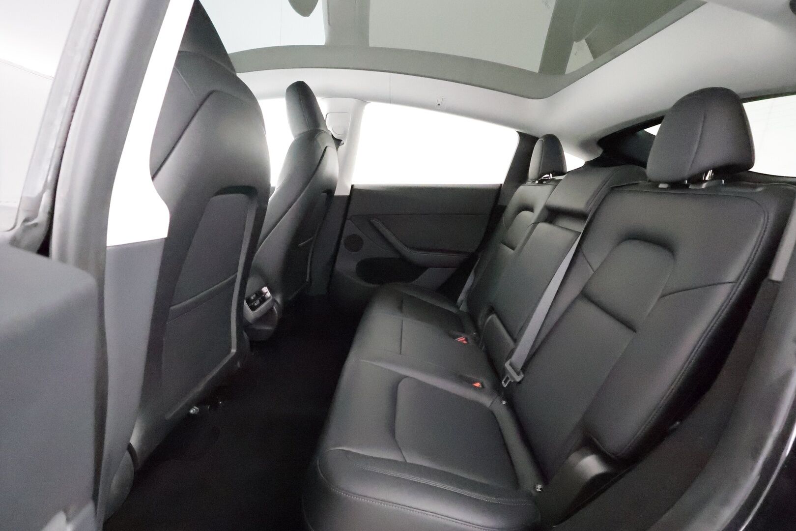 Tesla Model Y 2024 RWD - | ACC | ILP | Koukku | Ryzen | Matrix-LED | Premium audio | Lasikatto | Sähkönahat | Muistipenkki | P.kamera | Autosteer | 2x renkaat aluin | 