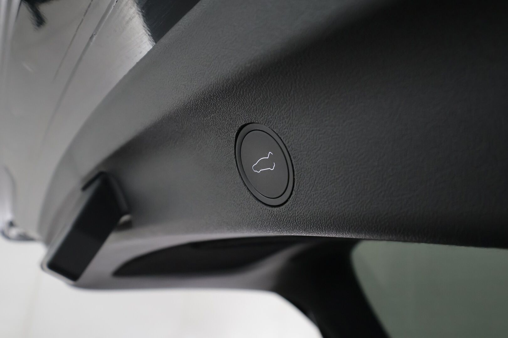 Tesla Model Y 2024 RWD - | ACC | ILP | Koukku | Ryzen | Matrix-LED | Premium audio | Lasikatto | Sähkönahat | Muistipenkki | P.kamera | Autosteer | 2x renkaat aluin | 