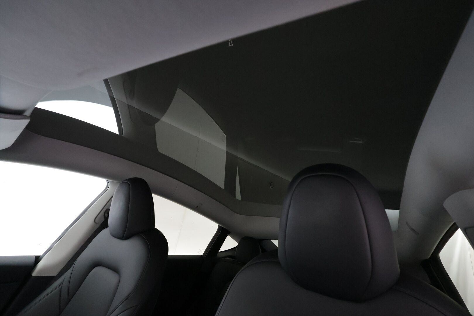 Tesla Model Y 2024 RWD - | ACC | ILP | Koukku | Ryzen | Matrix-LED | Premium audio | Lasikatto | Sähkönahat | Muistipenkki | P.kamera | Autosteer | 2x renkaat aluin | 
