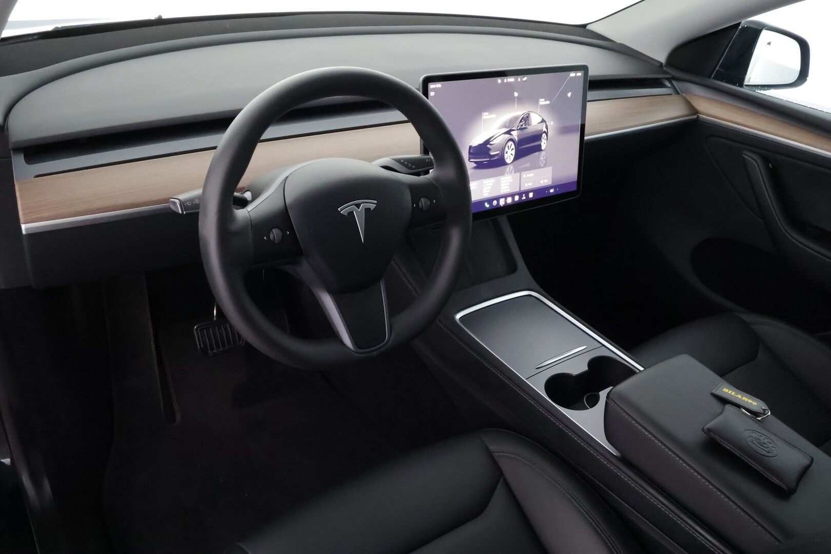 Tesla Model Y 2024 RWD - | ACC | ILP | Koukku | Ryzen | Matrix-LED | Premium audio | Lasikatto | Sähkönahat | Muistipenkki | P.kamera | Autosteer | 2x renkaat aluin | 