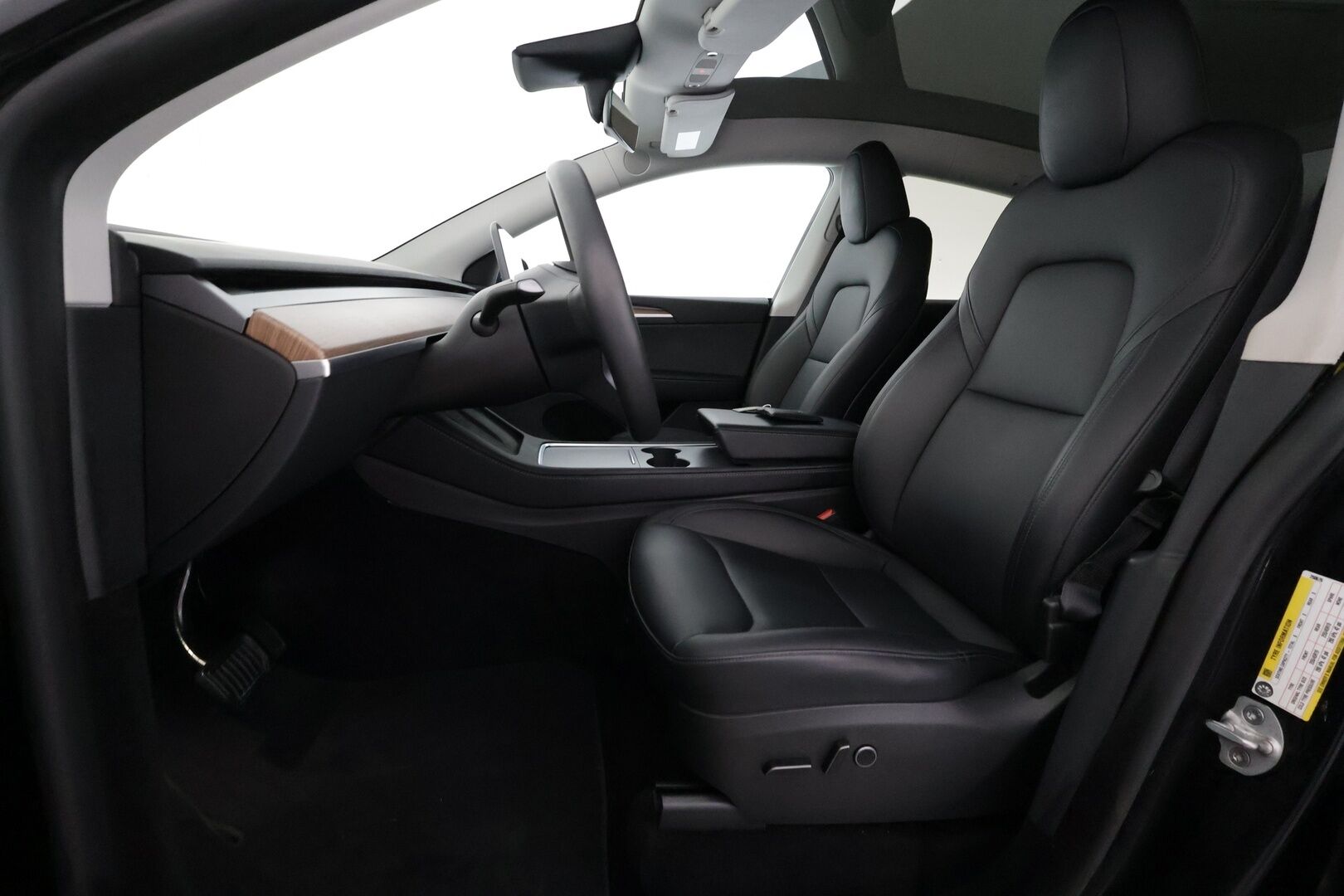 Tesla Model Y 2024 RWD - | ACC | ILP | Koukku | Ryzen | Matrix-LED | Premium audio | Lasikatto | Sähkönahat | Muistipenkki | P.kamera | Autosteer | 2x renkaat aluin | 
