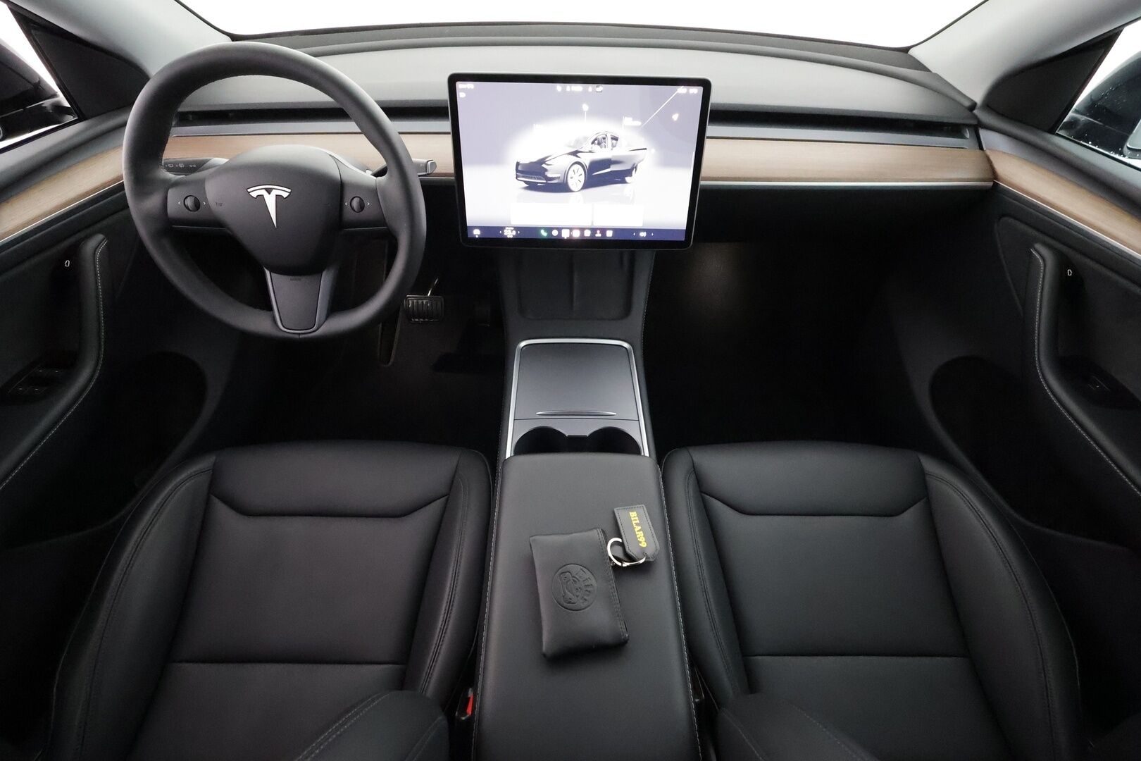 Tesla Model Y 2024 RWD - | ACC | ILP | Koukku | Ryzen | Matrix-LED | Premium audio | Lasikatto | Sähkönahat | Muistipenkki | P.kamera | Autosteer | 2x renkaat aluin | 