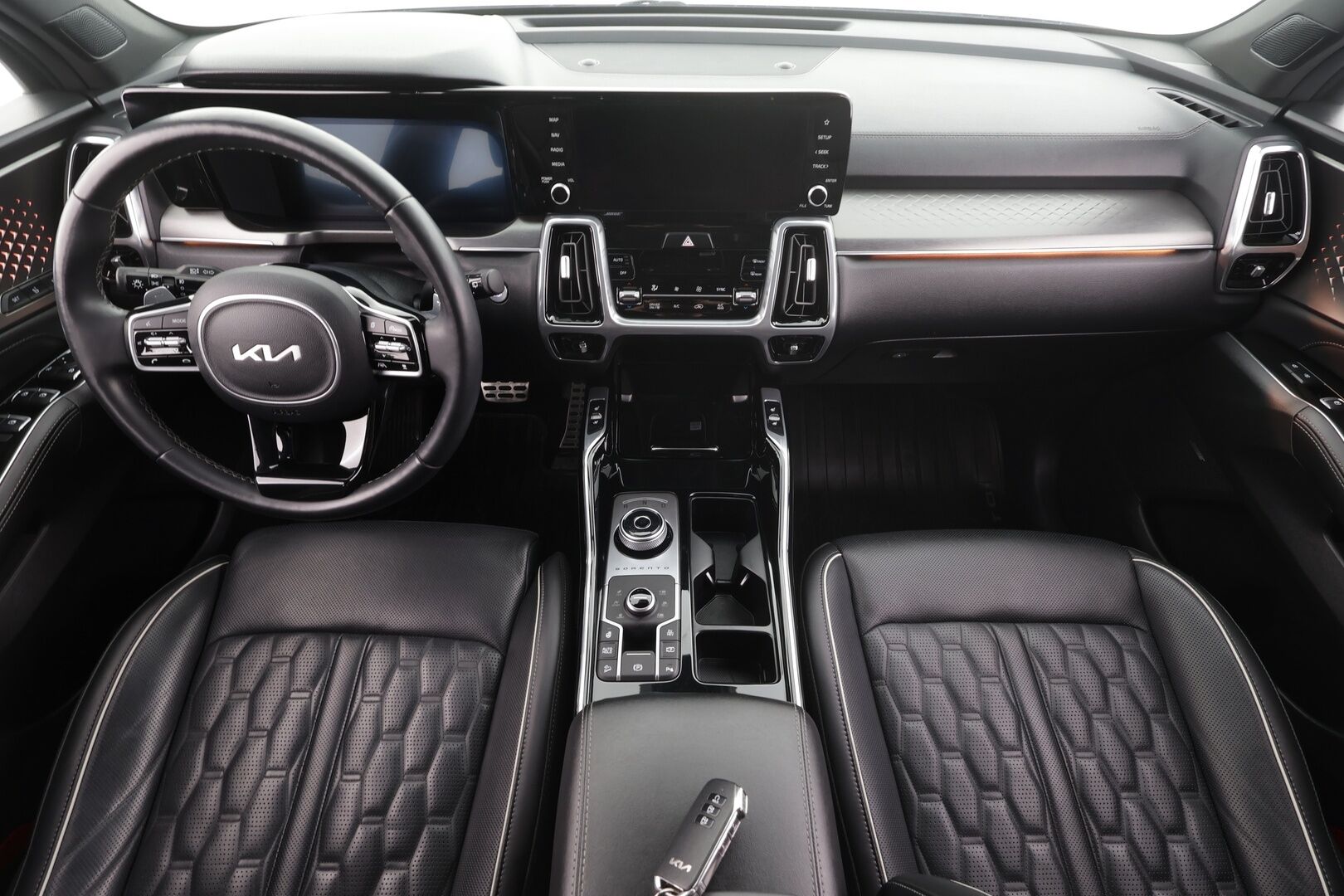 Kia Sorento 2023 1,6 T-GDI Plug-in Hybrid AWD Business Luxury AT 7P * ACC / HUD / 360° / Bose / Muistipenkki / Ilmastoidut nahat * - 1.Om Suomi-auto / Akku kuntotarkastettu SoH 98,2% / Kahdet renkaat aluvanteilla / Merkkihuollettu