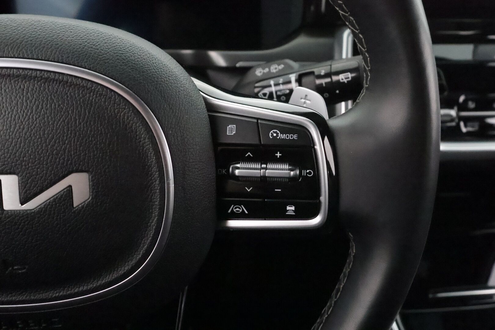 Kia Sorento 2023 1,6 T-GDI Plug-in Hybrid AWD Business Luxury AT 7P * ACC / HUD / 360° / Bose / Muistipenkki / Ilmastoidut nahat * - 1.Om Suomi-auto / Akku kuntotarkastettu SoH 98,2% / Kahdet renkaat aluvanteilla / Merkkihuollettu