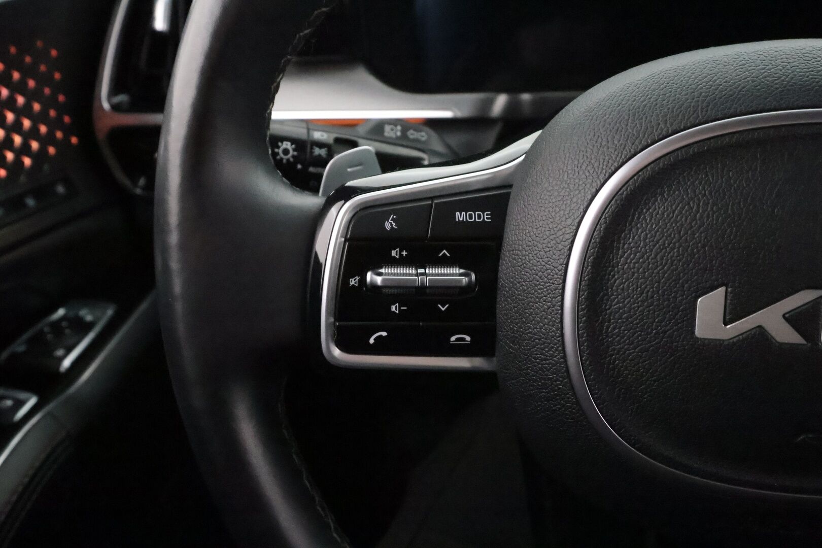 Kia Sorento 2023 1,6 T-GDI Plug-in Hybrid AWD Business Luxury AT 7P * ACC / HUD / 360° / Bose / Muistipenkki / Ilmastoidut nahat * - 1.Om Suomi-auto / Akku kuntotarkastettu SoH 98,2% / Kahdet renkaat aluvanteilla / Merkkihuollettu