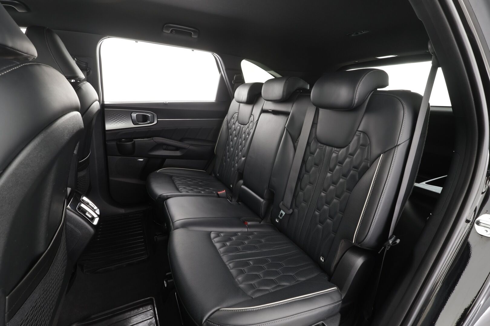 Kia Sorento 2023 1,6 T-GDI Plug-in Hybrid AWD Business Luxury AT 7P * ACC / HUD / 360° / Bose / Muistipenkki / Ilmastoidut nahat * - 1.Om Suomi-auto / Akku kuntotarkastettu SoH 98,2% / Kahdet renkaat aluvanteilla / Merkkihuollettu