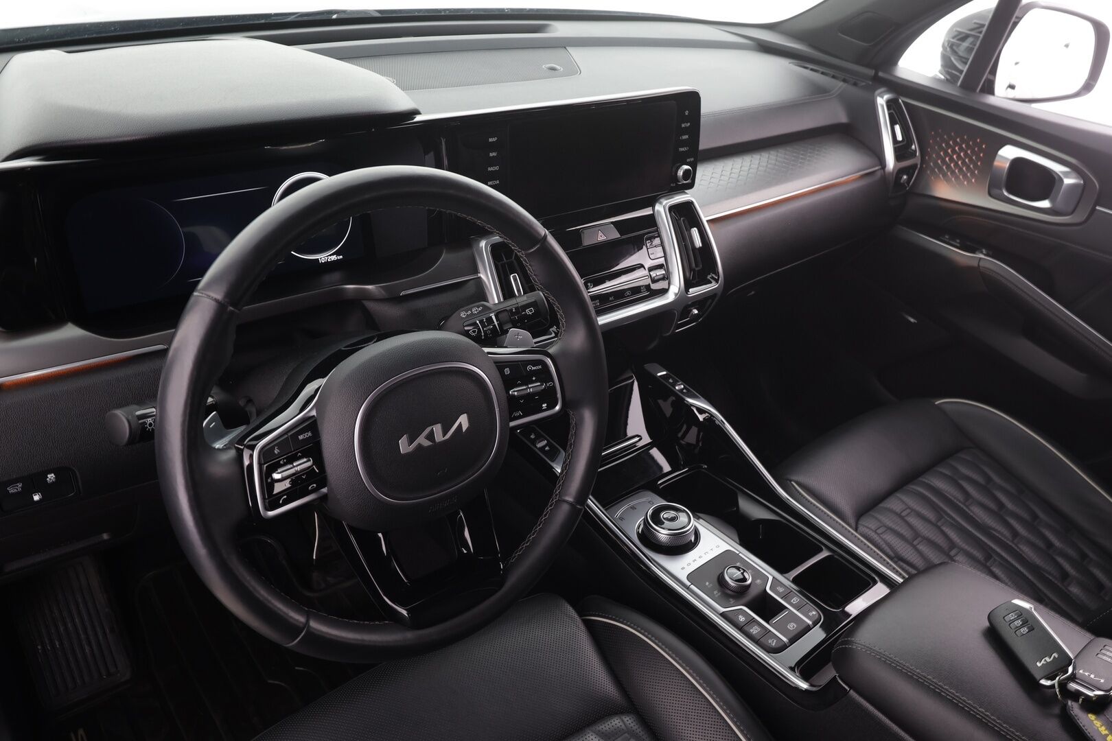 Kia Sorento 2023 1,6 T-GDI Plug-in Hybrid AWD Business Luxury AT 7P * ACC / HUD / 360° / Bose / Muistipenkki / Ilmastoidut nahat * - 1.Om Suomi-auto / Akku kuntotarkastettu SoH 98,2% / Kahdet renkaat aluvanteilla / Merkkihuollettu