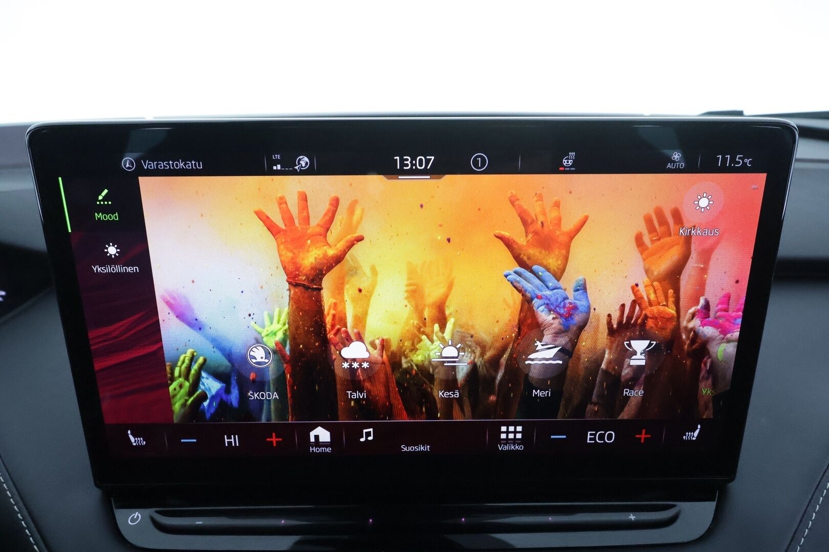 Skoda Enyaq 2023 80x 4x4 SportLine iV * ILP / HUD / ACC / Koukku / Matrix-LED / Muistipenkki / P.kamera / Keyless / Apple & Android  * - 1.Om Suomi-auto / Akku kuntotarkastettu SoH 95,4% / Merkkihuollettu / Kahdet Renkaat