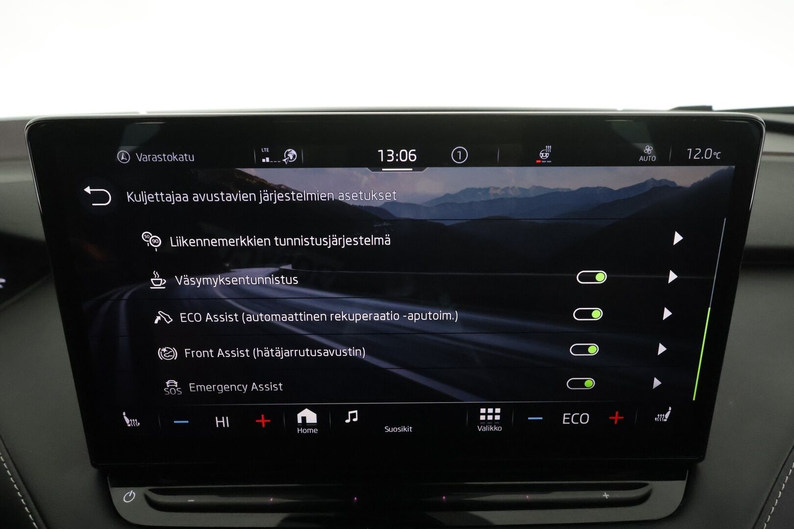 Skoda Enyaq 2023 80x 4x4 SportLine iV * ILP / HUD / ACC / Koukku / Matrix-LED / Muistipenkki / P.kamera / Keyless / Apple & Android  * - 1.Om Suomi-auto / Akku kuntotarkastettu SoH 95,4% / Merkkihuollettu / Kahdet Renkaat