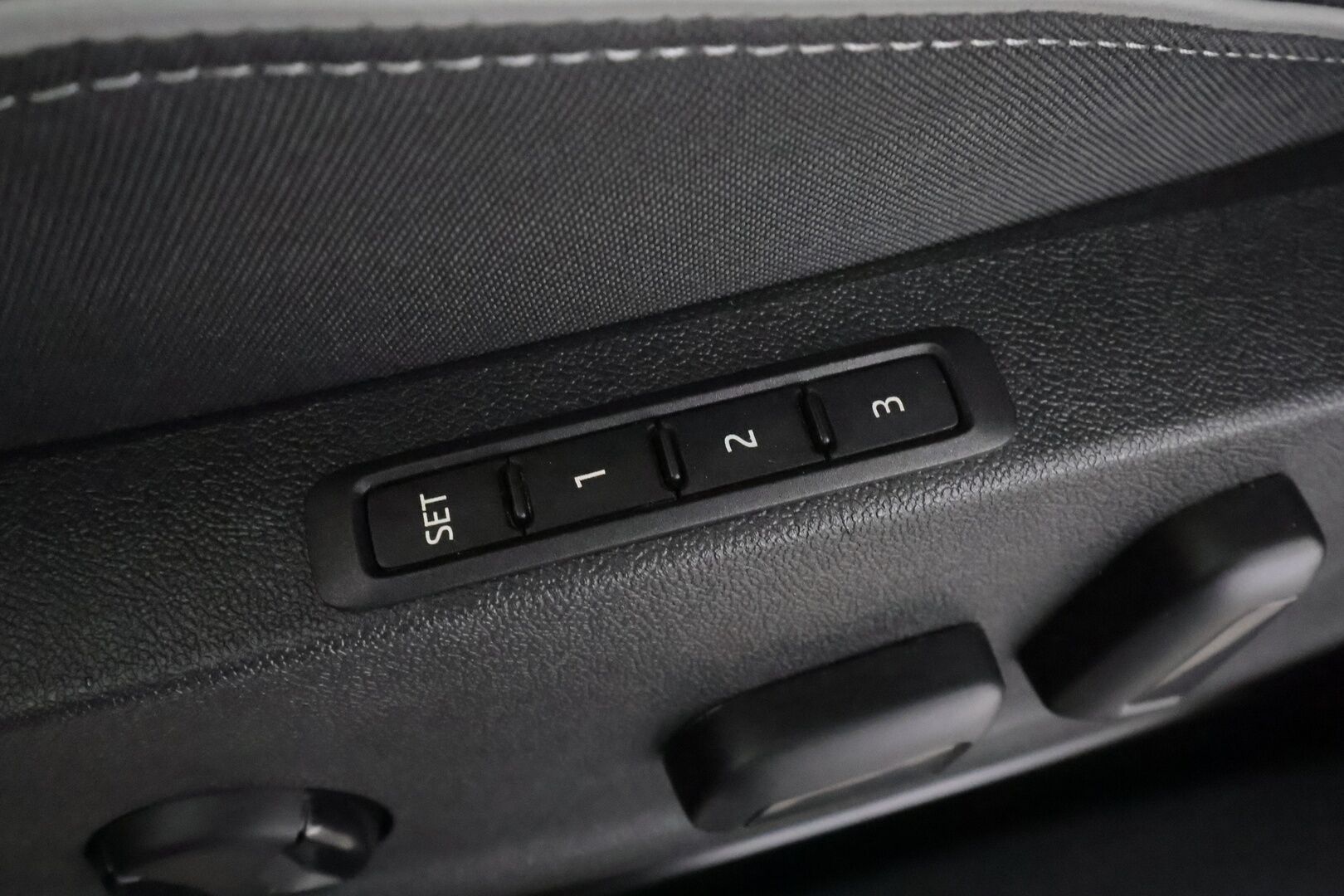 Skoda Enyaq 2023 80x 4x4 SportLine iV * ILP / HUD / ACC / Koukku / Matrix-LED / Muistipenkki / P.kamera / Keyless / Apple & Android  * - 1.Om Suomi-auto / Akku kuntotarkastettu SoH 95,4% / Merkkihuollettu / Kahdet Renkaat