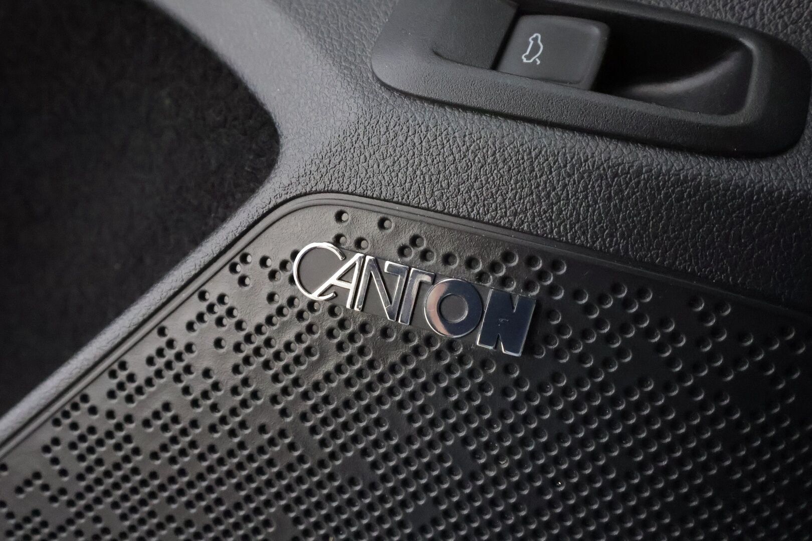 Skoda Enyaq 2023 80x 4x4 SportLine iV * ILP / HUD / ACC / Koukku / Matrix-LED / Muistipenkki / P.kamera / Keyless / Apple & Android  * - 1.Om Suomi-auto / Akku kuntotarkastettu SoH 95,4% / Merkkihuollettu / Kahdet Renkaat