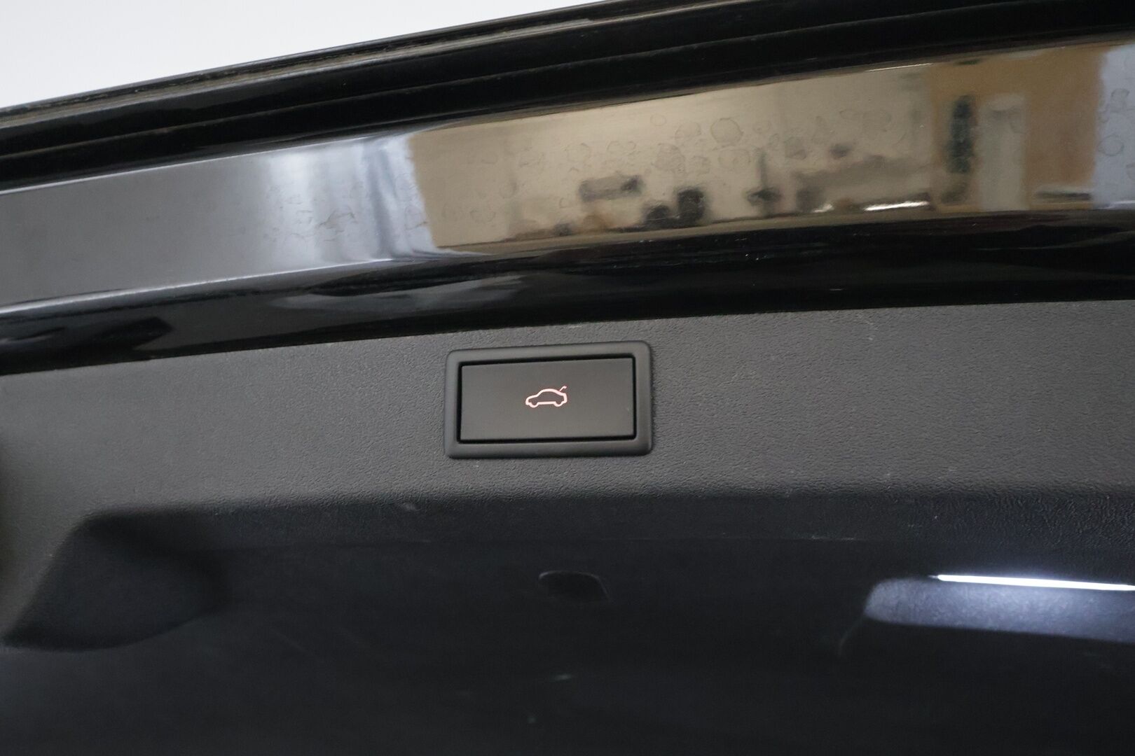 Skoda Enyaq 2023 80x 4x4 SportLine iV * ILP / HUD / ACC / Koukku / Matrix-LED / Muistipenkki / P.kamera / Keyless / Apple & Android  * - 1.Om Suomi-auto / Akku kuntotarkastettu SoH 95,4% / Merkkihuollettu / Kahdet Renkaat