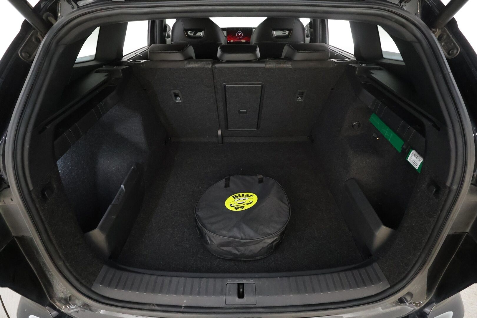 Skoda Enyaq 2023 80x 4x4 SportLine iV * ILP / HUD / ACC / Koukku / Matrix-LED / Muistipenkki / P.kamera / Keyless / Apple & Android  * - 1.Om Suomi-auto / Akku kuntotarkastettu SoH 95,4% / Merkkihuollettu / Kahdet Renkaat