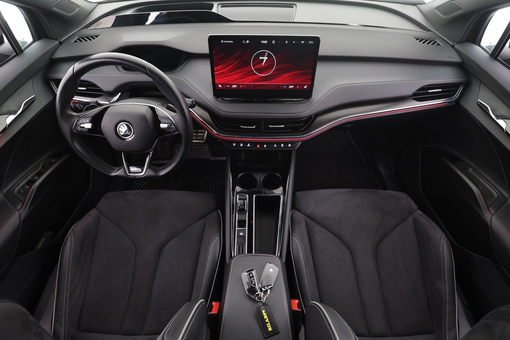 Skoda Enyaq 2023 80x 4x4 SportLine iV * ILP / HUD / ACC / Koukku / Matrix-LED / Muistipenkki / P.kamera / Keyless / Apple & Android  * - 1.Om Suomi-auto / Akku kuntotarkastettu SoH 95,4% / Merkkihuollettu / Kahdet Renkaat