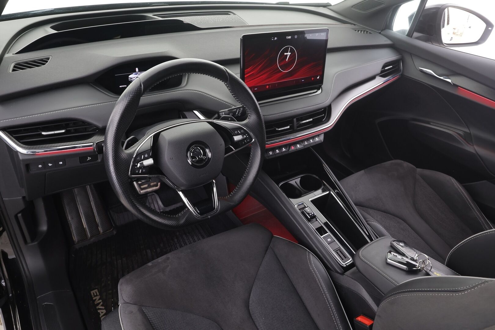 Skoda Enyaq 2023 80x 4x4 SportLine iV * ILP / HUD / ACC / Koukku / Matrix-LED / Muistipenkki / P.kamera / Keyless / Apple & Android  * - 1.Om Suomi-auto / Akku kuntotarkastettu SoH 95,4% / Merkkihuollettu / Kahdet Renkaat