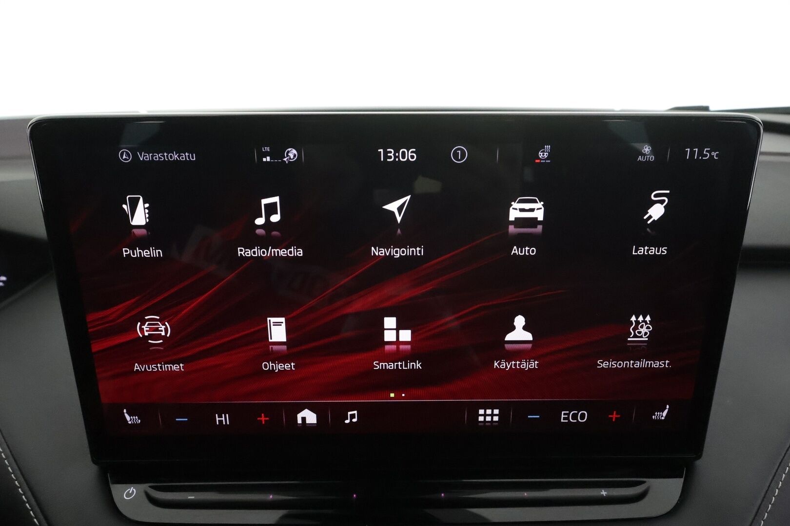 Skoda Enyaq 2023 80x 4x4 SportLine iV * ILP / HUD / ACC / Koukku / Matrix-LED / Muistipenkki / P.kamera / Keyless / Apple & Android  * - 1.Om Suomi-auto / Akku kuntotarkastettu SoH 95,4% / Merkkihuollettu / Kahdet Renkaat