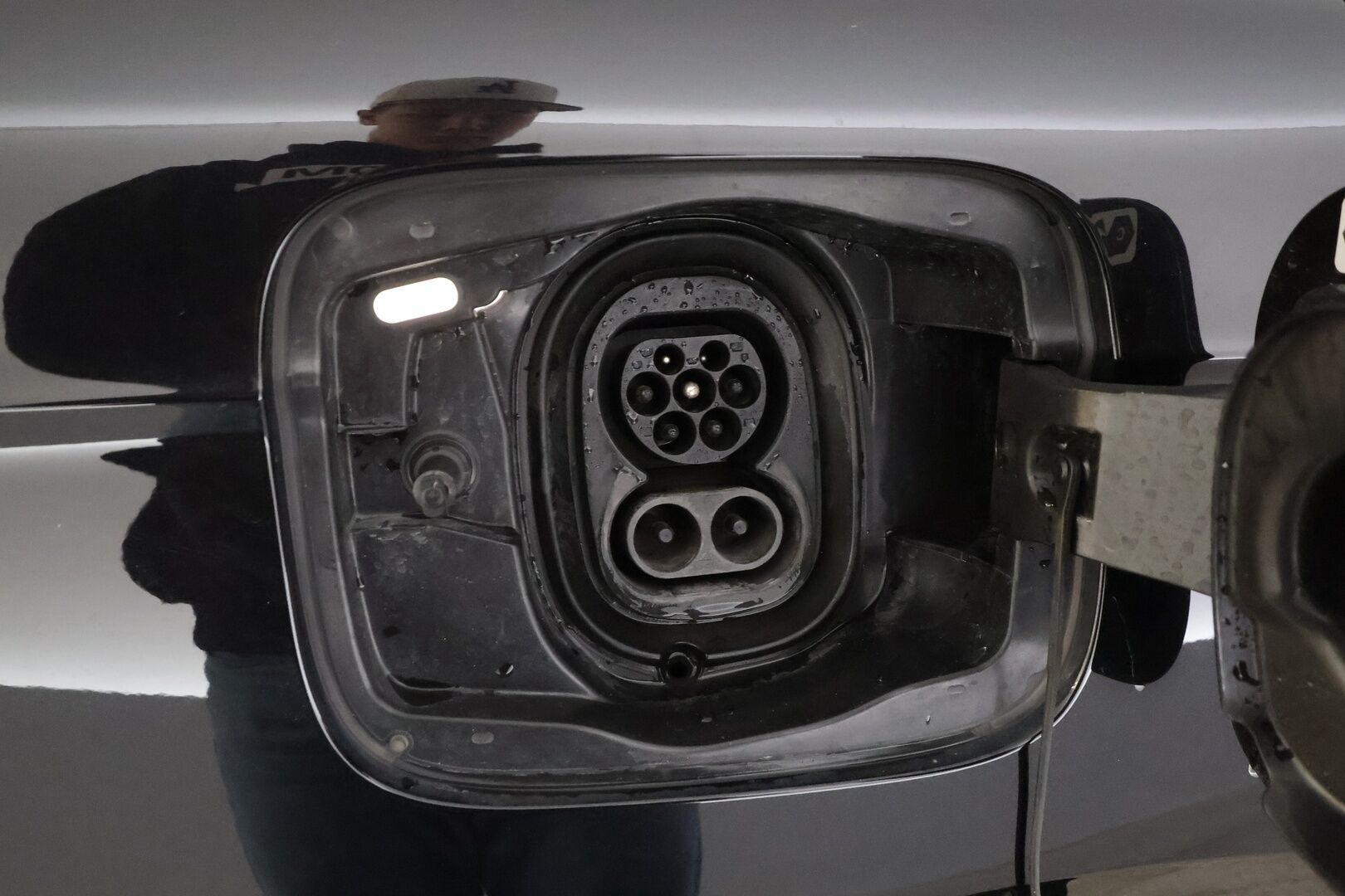 Skoda Enyaq 2023 80x 4x4 SportLine iV * ILP / HUD / ACC / Koukku / Matrix-LED / Muistipenkki / P.kamera / Keyless / Apple & Android  * - 1.Om Suomi-auto / Akku kuntotarkastettu SoH 95,4% / Merkkihuollettu / Kahdet Renkaat