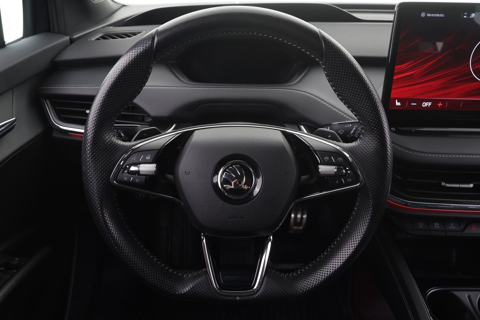 Skoda Enyaq 2023 80x 4x4 SportLine iV * ILP / HUD / ACC / Koukku / Matrix-LED / Muistipenkki / P.kamera / Keyless / Apple & Android  * - 1.Om Suomi-auto / Akku kuntotarkastettu SoH 95,4% / Merkkihuollettu / Kahdet Renkaat