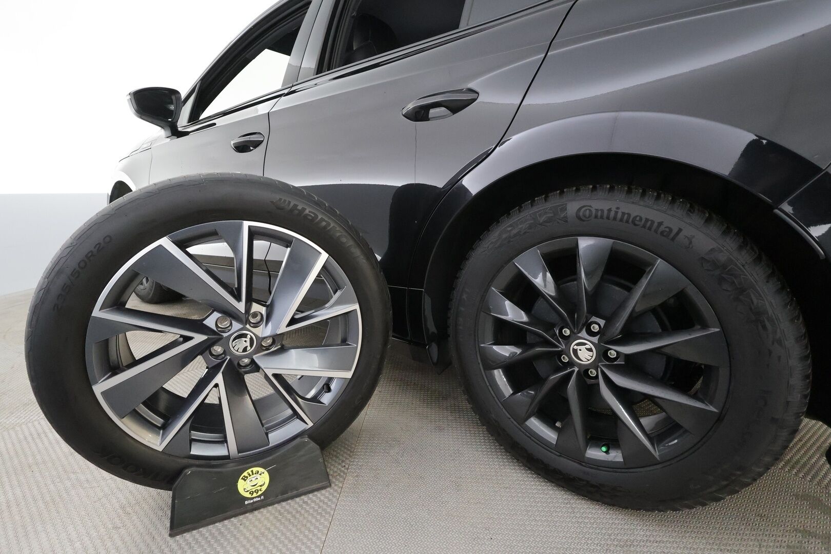 Skoda Enyaq 2023 80x 4x4 SportLine iV * ILP / HUD / ACC / Koukku / Matrix-LED / Muistipenkki / P.kamera / Keyless / Apple & Android  * - 1.Om Suomi-auto / Akku kuntotarkastettu SoH 95,4% / Merkkihuollettu / Kahdet Renkaat