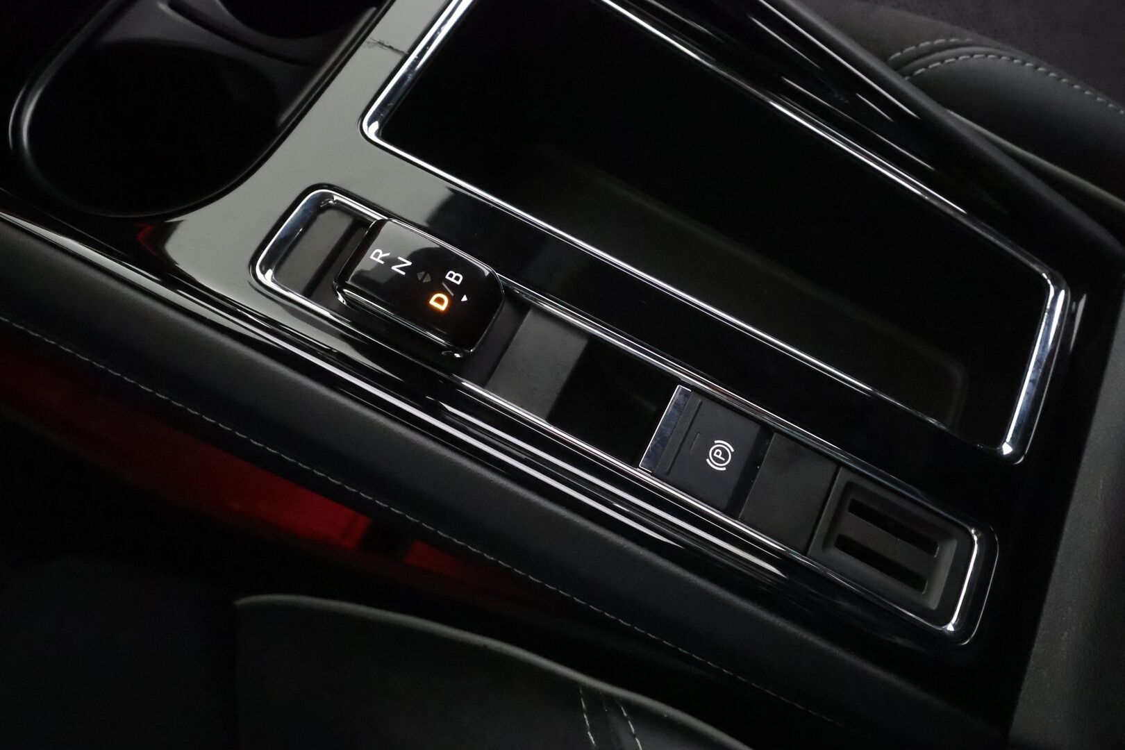 Skoda Enyaq 2023 80x 4x4 SportLine iV * ILP / HUD / ACC / Koukku / Matrix-LED / Muistipenkki / P.kamera / Keyless / Apple & Android  * - 1.Om Suomi-auto / Akku kuntotarkastettu SoH 95,4% / Merkkihuollettu / Kahdet Renkaat