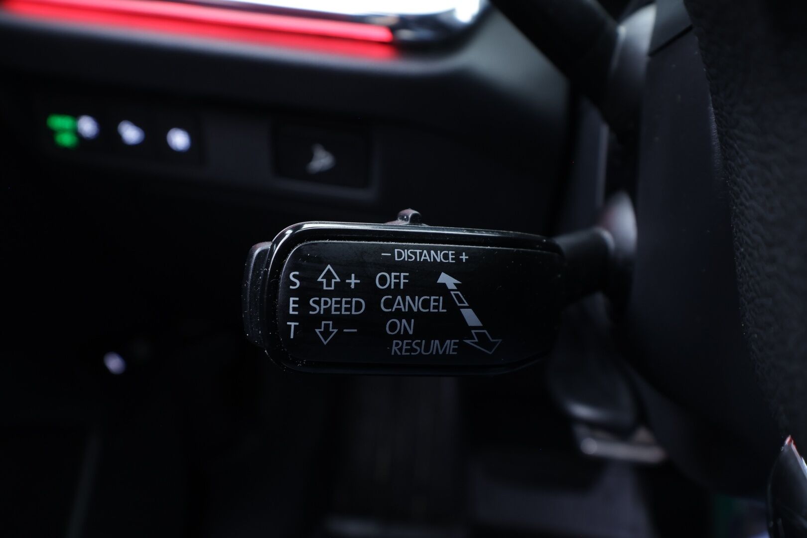 Skoda Enyaq 2023 80x 4x4 SportLine iV * ILP / HUD / ACC / Koukku / Matrix-LED / Muistipenkki / P.kamera / Keyless / Apple & Android  * - 1.Om Suomi-auto / Akku kuntotarkastettu SoH 95,4% / Merkkihuollettu / Kahdet Renkaat