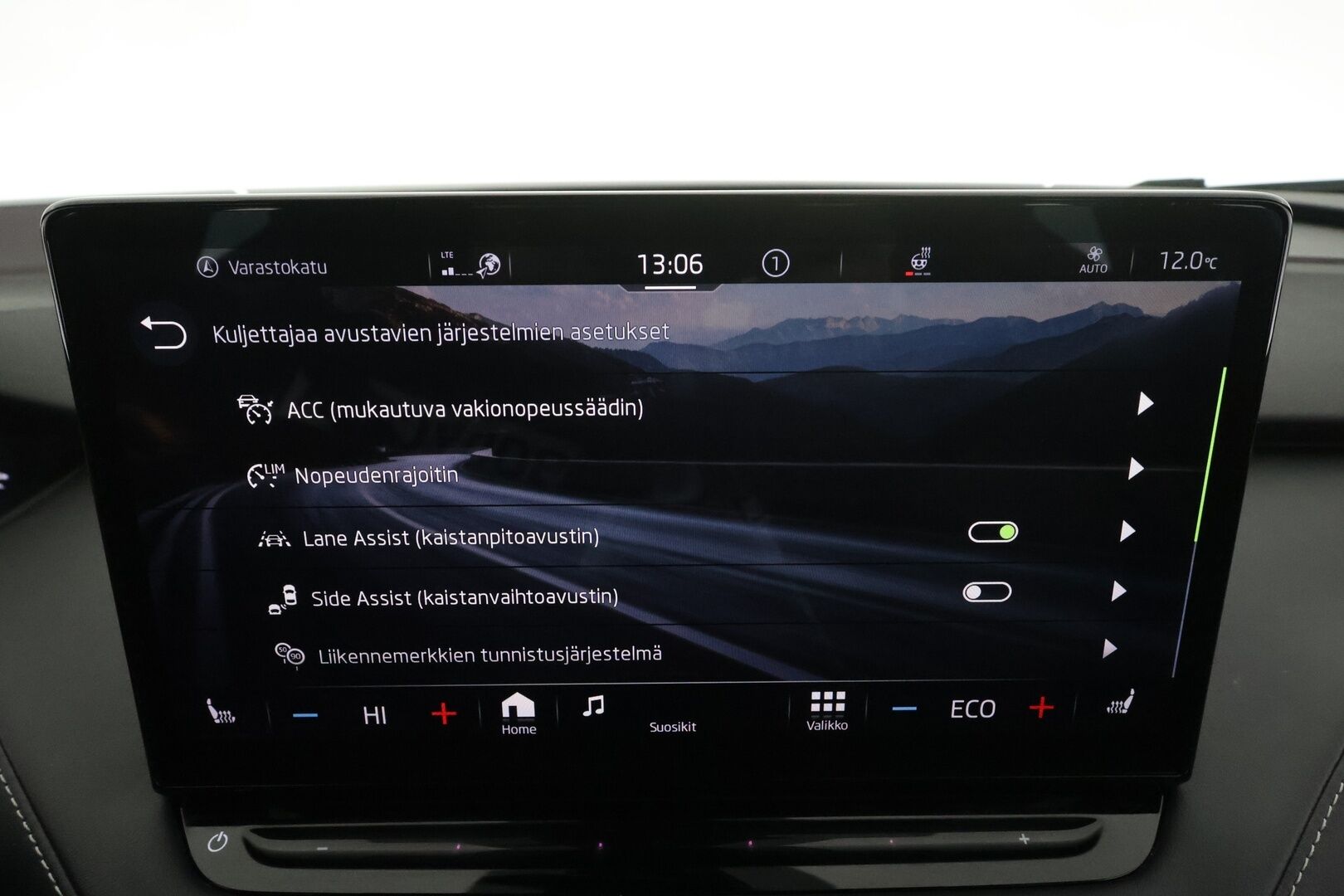 Skoda Enyaq 2023 80x 4x4 SportLine iV * ILP / HUD / ACC / Koukku / Matrix-LED / Muistipenkki / P.kamera / Keyless / Apple & Android  * - 1.Om Suomi-auto / Akku kuntotarkastettu SoH 95,4% / Merkkihuollettu / Kahdet Renkaat