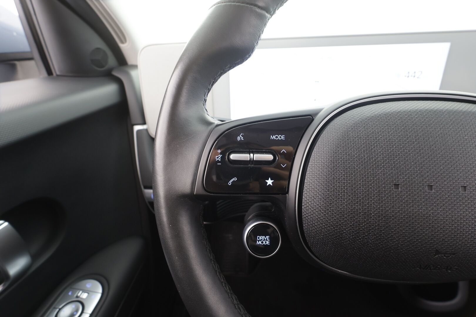 Hyundai IONIQ 5 2024 77 kWh 229 hv Style - | ACC | ILP | Puolinahat | Sähköpenkki | Sähk. takaluukku | HDA | BSA | RCTA | Lämm. ratti | P.kamera | 2x renkaat aluin | 1-om suomiauto |  