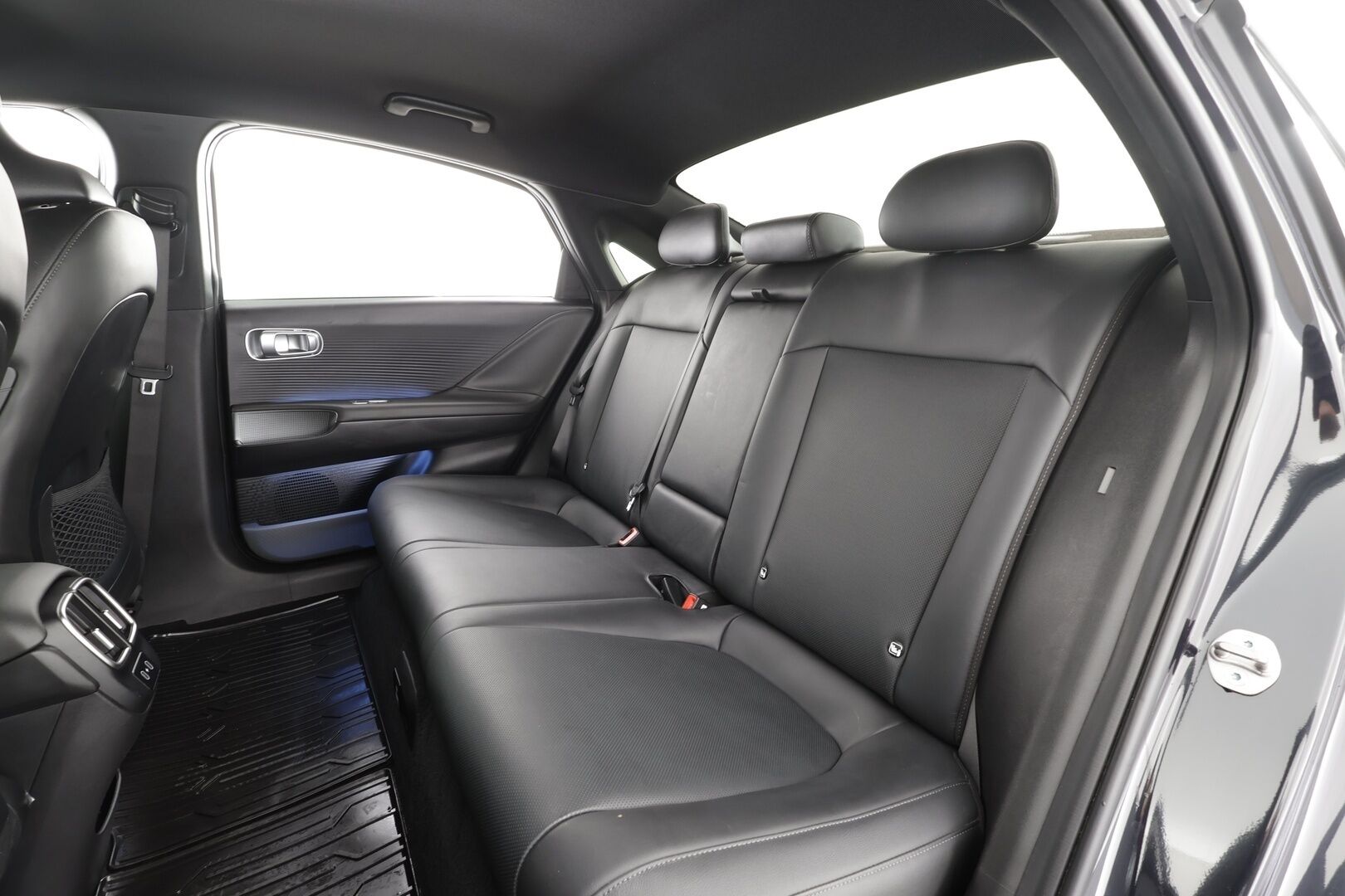 Hyundai IONIQ 6 2024 229 hv Ultimate * Bose / ILP / ACC / Full-LED / 360° / Ilmastoitu Muistipenkki / HUD / Digi-peilit / Kaistavahti / Navi * - 1-om Suomi-auto / Akku kuntotarkastettu / Kahdet renkaat aluvanteilla