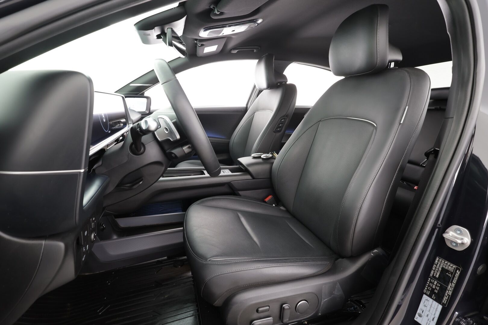 Hyundai IONIQ 6 2024 229 hv Ultimate * Bose / ILP / ACC / Full-LED / 360° / Ilmastoitu Muistipenkki / HUD / Digi-peilit / Kaistavahti / Navi * - 1-om Suomi-auto / Akku kuntotarkastettu / Kahdet renkaat aluvanteilla