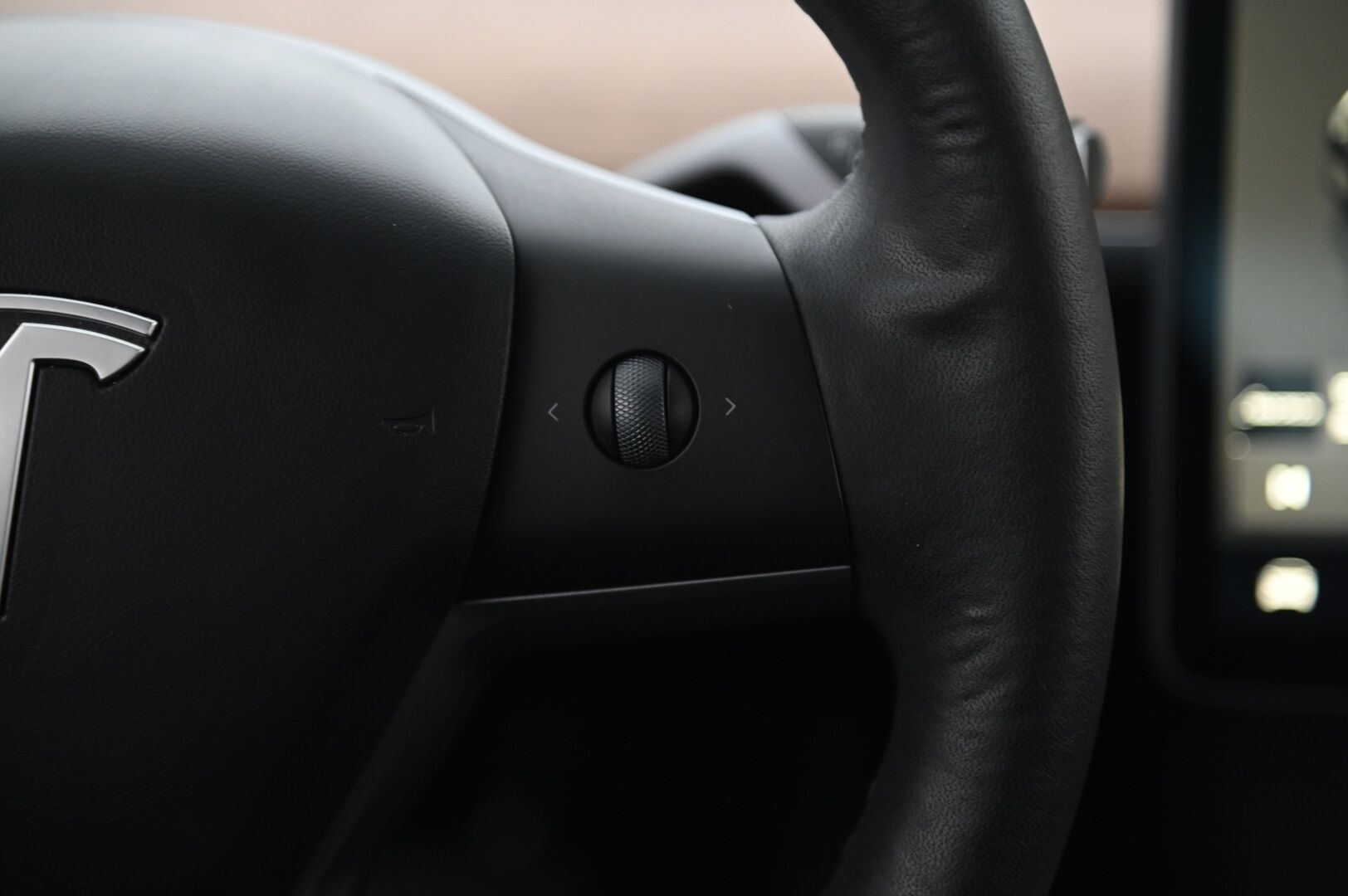 Tesla Model 3 2023 Standard Range Plus *Vetokoukku / AMD Ryzen / EAP / Lämpöpumppu / Matrix / Lasikatto* - *Kahdet renkaat aluvanteilla*