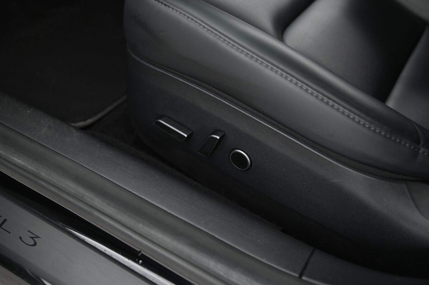 Tesla Model 3 2023 Standard Range Plus *Vetokoukku / AMD Ryzen / EAP / Lämpöpumppu / Matrix / Lasikatto* - *Kahdet renkaat aluvanteilla*