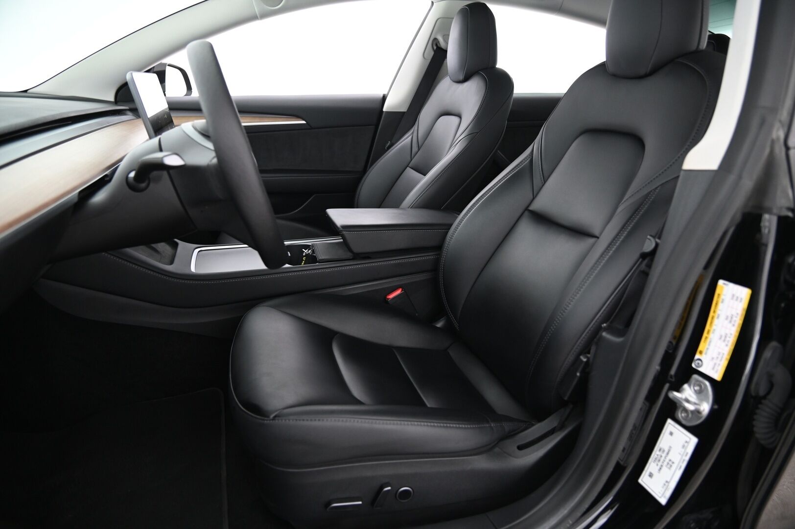 Tesla Model 3 2023 Standard Range Plus *Vetokoukku / AMD Ryzen / EAP / Lämpöpumppu / Matrix / Lasikatto* - *Kahdet renkaat aluvanteilla*
