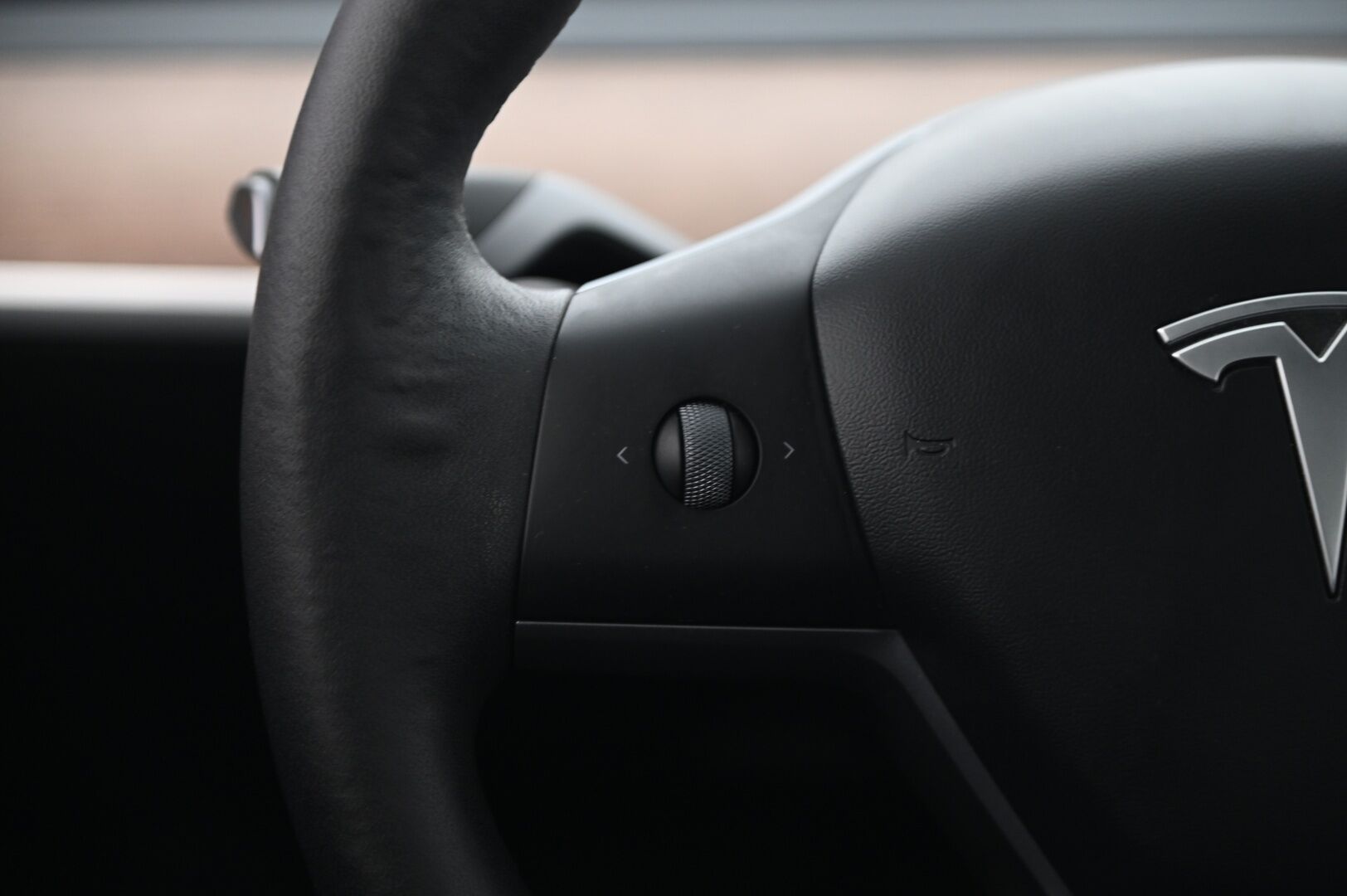 Tesla Model 3 2023 Standard Range Plus *Vetokoukku / AMD Ryzen / EAP / Lämpöpumppu / Matrix / Lasikatto* - *Kahdet renkaat aluvanteilla*
