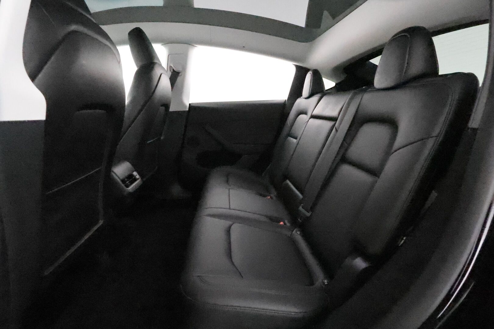 Tesla Model Y 2023 Tesla Model Y Long range Dual motor *Vetokoukku / Lämpöpumppu / AMD Ryzen / Matrix LED / Lasikatto / P.kamera*