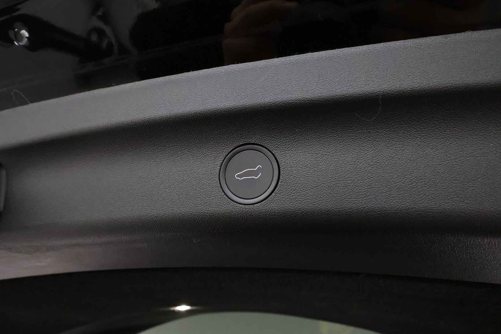 Tesla Model Y 2023 Tesla Model Y Long range Dual motor *Vetokoukku / Lämpöpumppu / AMD Ryzen / Matrix LED / Lasikatto / P.kamera*