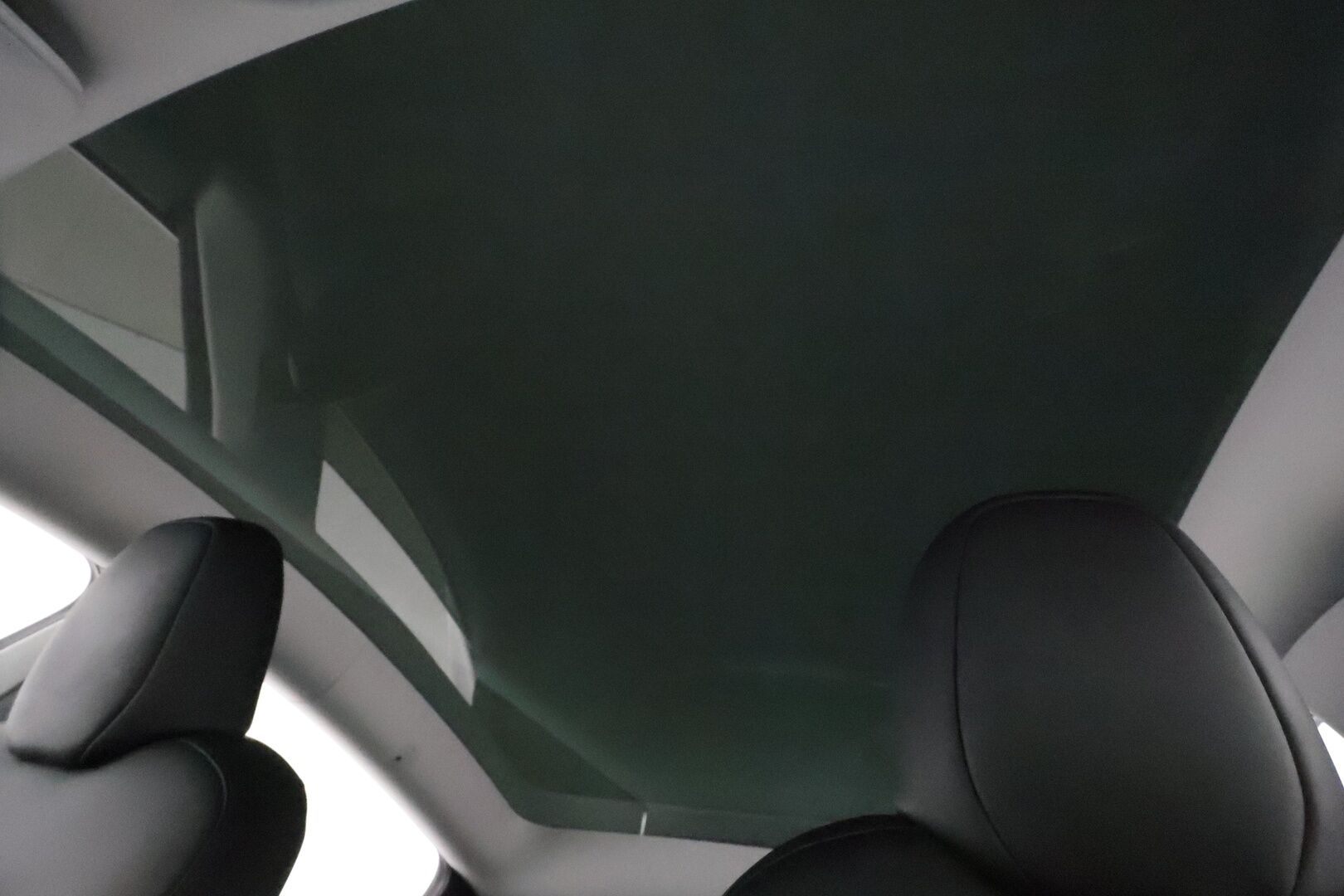 Tesla Model Y 2023 Tesla Model Y Long range Dual motor *Vetokoukku / Lämpöpumppu / AMD Ryzen / Matrix LED / Lasikatto / P.kamera*